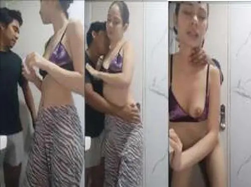 Di Kamar Mandi Sepupu Tiba Tiba Masuk Persetan Dengan Vagina