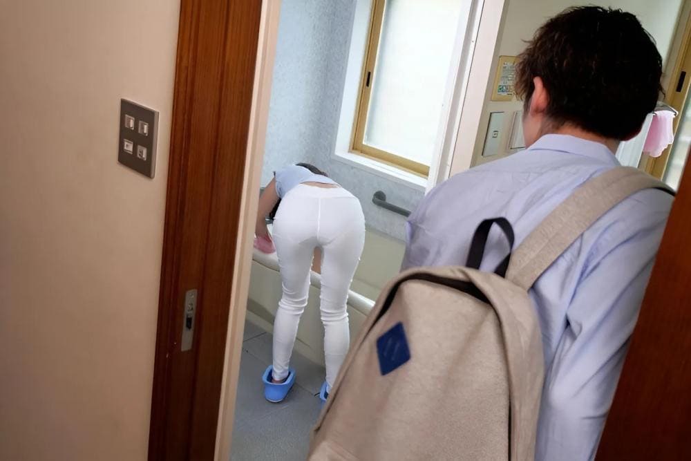 ROE-120 Aku tidak bisa menahan pantat bibiku