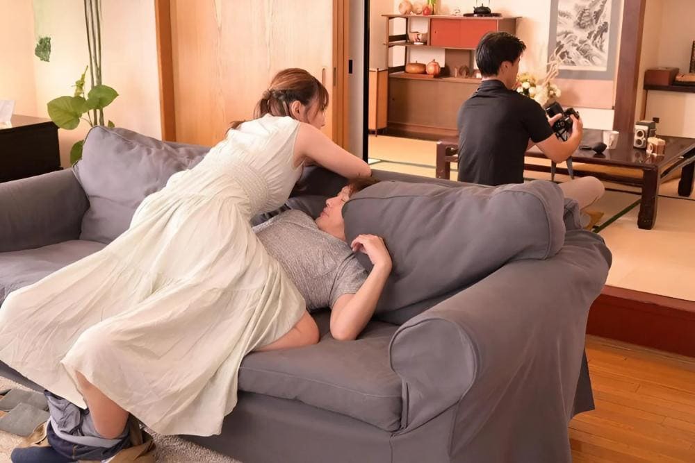 IPX-982 Kakak ipar dan adik ipar diam-diam berhubungan seks di depan adik laki-lakinya