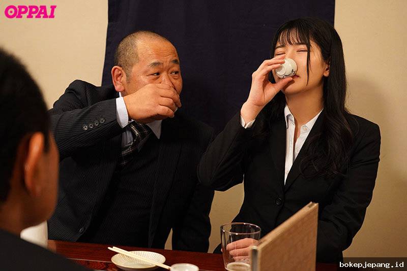 PPPE-114 Istri berdada besar mabuk oleh bosnya saat perjalanan bisnis